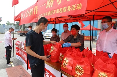 廈門(mén)市總工會(huì)啟動(dòng)助企惠民六大專(zhuān)項(xiàng)行動(dòng)，助力實(shí)現(xiàn)經(jīng)濟(jì)社會(huì)發(fā)展“雙過(guò)半”目標(biāo)